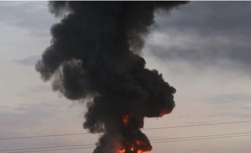 喀山郊区出现明亮的闪光和爆炸声